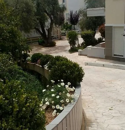 Casa de hóspedes Dhoma Petro Elite 2
